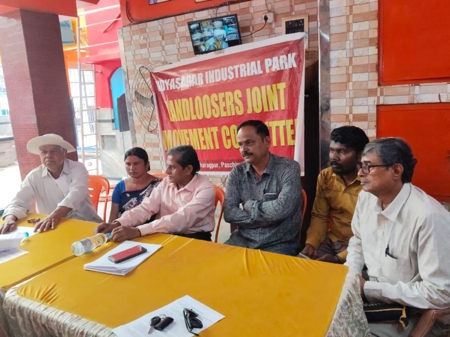 জমি গেছে, কাজ মেলেনি! খড়্গপুরে শিল্প কারখানায় নিয়োগের দাবিতে সরব ১৬১ জমিদাতা পরিবার, ৯ মার্চ গণমিছিলের ডাক!