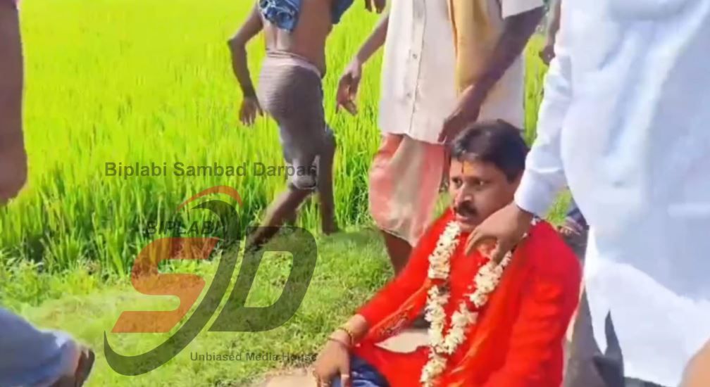 ভোট প্রচারে গিয়ে আক্রান্ত বিজেপি প্রার্থী! নারায়ণগড়ে উত্তেজনা, থানার সামনে পথ অবরোধ!