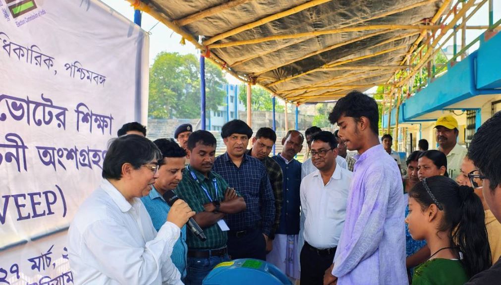 শান্তিপূর্ণ ভোটে সচেতনতা বাড়াতে মেদিনীপুরে এসভীপ কর্মসূচি, অরবিন্দ স্টেডিয়ামে রঙে রঙে গণতন্ত্রের বার্তা!