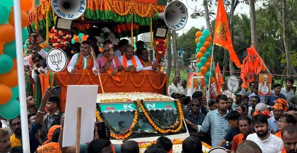 হলদিয়াতে নন্দীগ্রামে শক্তি প্রদর্শন বিজেপির, দিলীপকে পাশে নিয়ে মনোনয়ন শুভেন্দুর; মমতাকে তীব্র আক্রমণ!