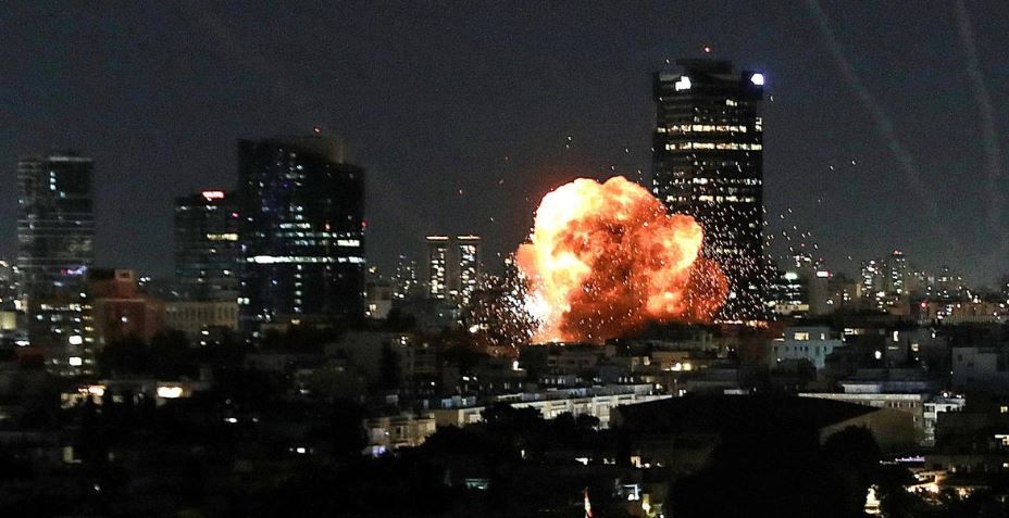 খামেনেই নিহত? আমেরিকা-ইজরায়েলের যৌথ হামলার পর জ্বলছে মধ্যপ্রাচ্য:বিশ্ব কি আরও বড় সংঘাতের দিকে?