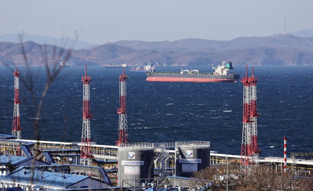 মধ্যপ্রাচ্যের অস্থিরতায় তেলের বাজারে চাপ, ভারতকে অতিরিক্ত সরবরাহে প্রস্তুত রাশিয়া!