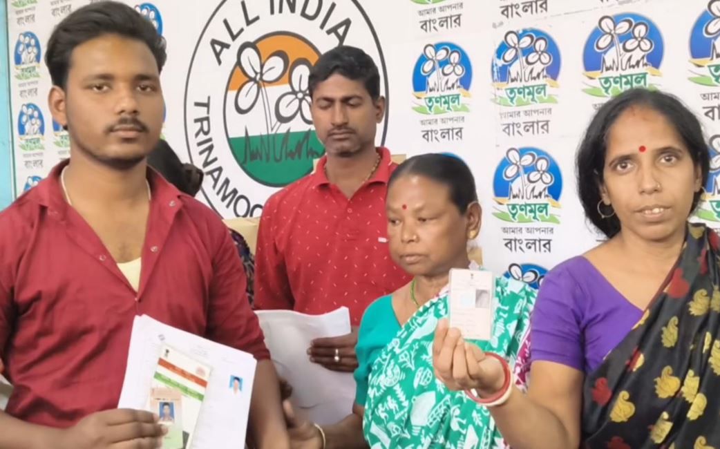 মেদিনীপুরে ভোটার তালিকা ঘিরে নতুন বিতর্ক! ‘জীবিত ভোটারের নাম উধাও’—নির্বাচন কমিশনের বিরুদ্ধে ক্ষোভ!