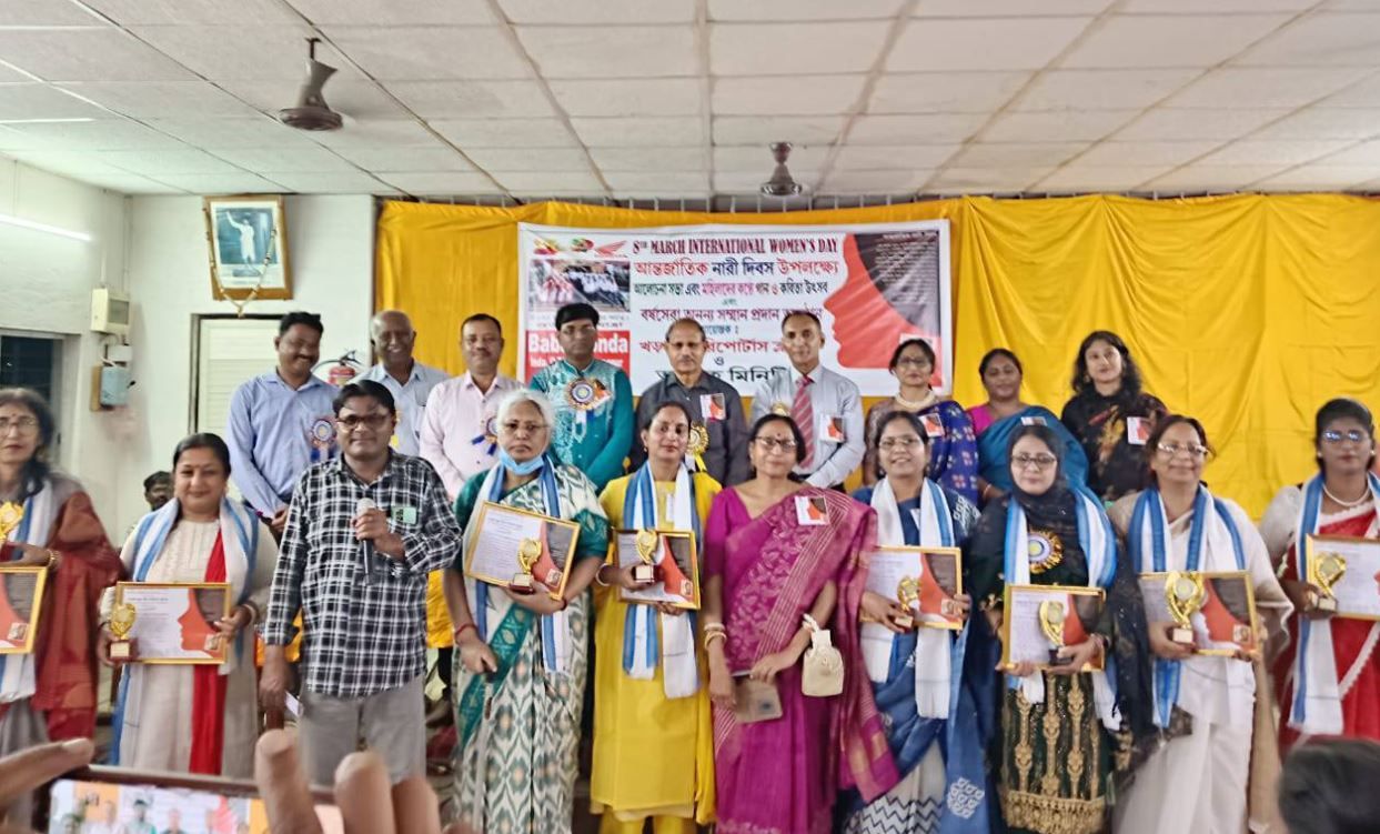 আন্তর্জাতিক নারী দিবসে খড়গপুরে ‘নারী সুরক্ষা ও রাষ্ট্র ব্যবস্থা’ শীর্ষক আলোচনা সভা, সম্মানিত হলেন সমাজের বিশিষ্টজনরা!