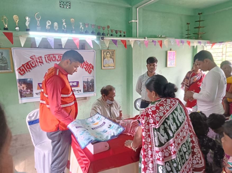 ঘাটাল ঘোলসাই শিবরাত্রি মেলায় মানবিক উদ্যোগ: ৬৭ দুস্থ শিশুর বিনামূল্যে স্বাস্থ্য পরীক্ষা, মিলল ফ্রি ওষুধও!