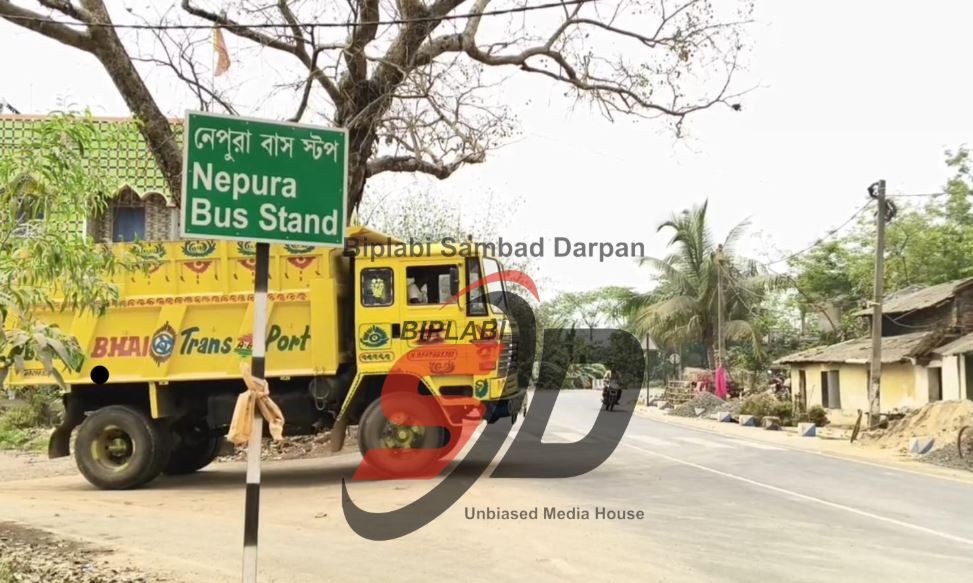 প্লাস্টিকের বল ভেবে ছুড়ে ফেলতেই বিস্ফোরণ! গুরুতর জখম যুবক, নেপুরায় আতঙ্ক ও রাজনৈতিক তরজা!