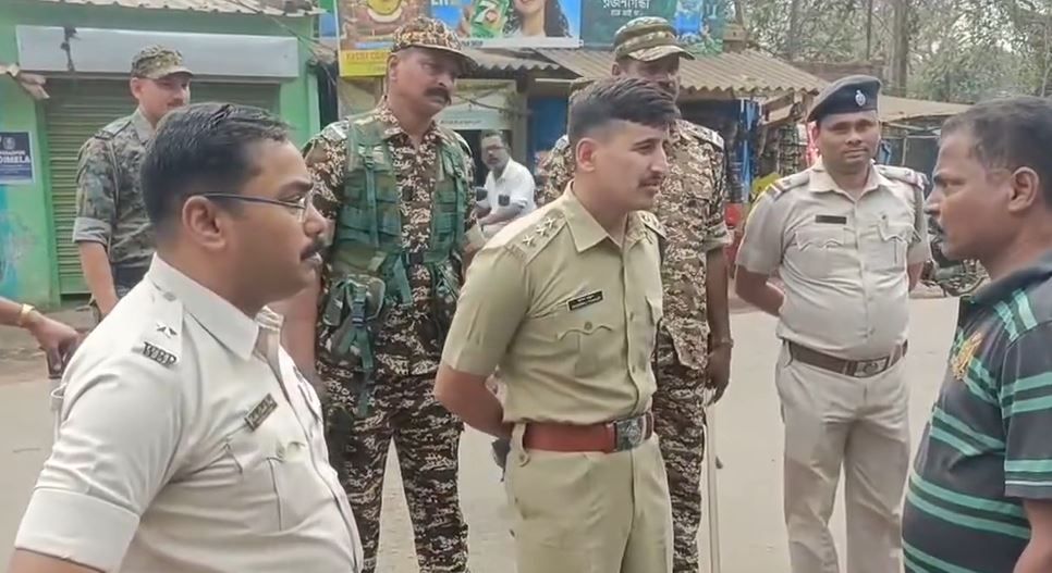 ভোটের আগেই পশ্চিম মেদিনীপুরে কেন্দ্রীয় বাহিনী, খড়গপুরে রুট মার্চে বাড়ছে নির্বাচনী তৎপরতা!