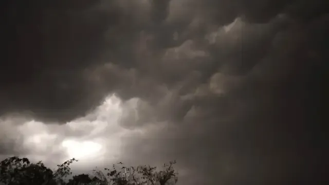 ঝড়ের রেশ কাটেনি, শনিবারেও বৃষ্টির পূর্বাভাস!