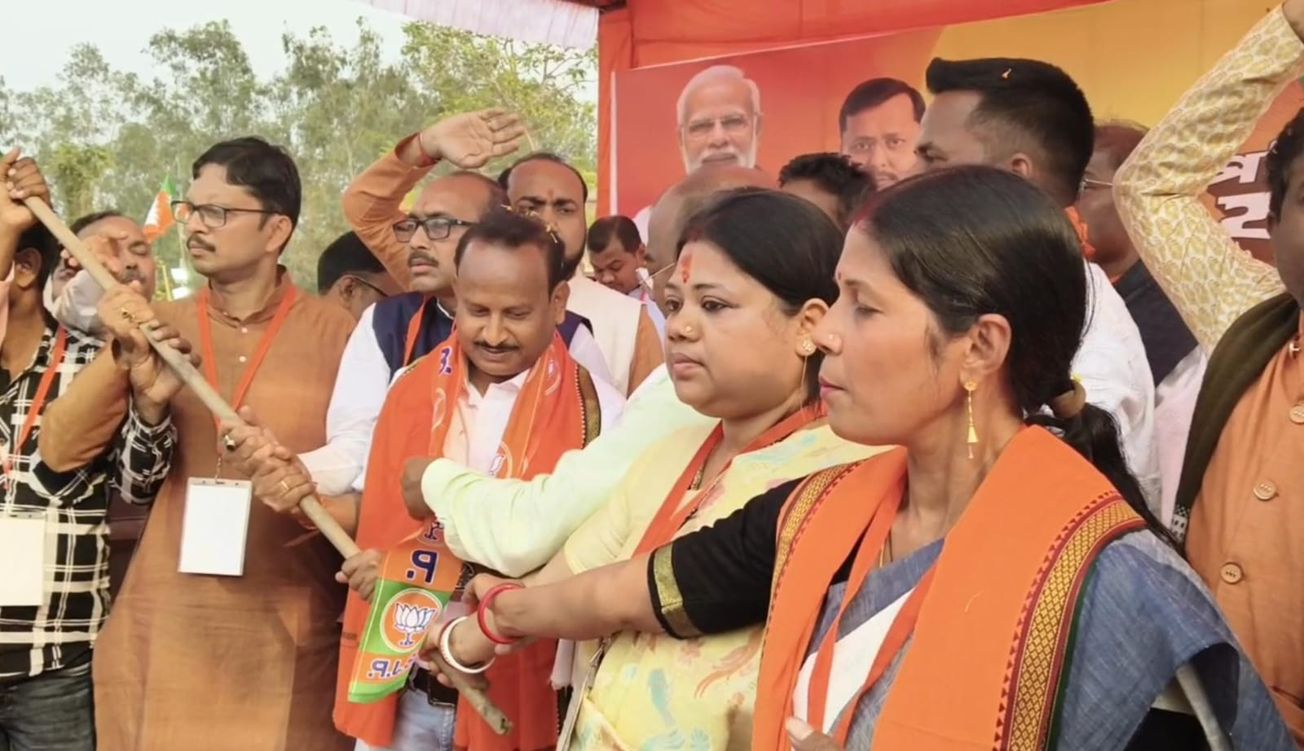 গড়বেতায় বিজেপির পরিবর্তন যাত্রায় বড় চমক! কুড়মি সমাজের রাজ্য সভাপতি রাজেশ মাহাতো যোগ দিলেন বিজেপিতে...