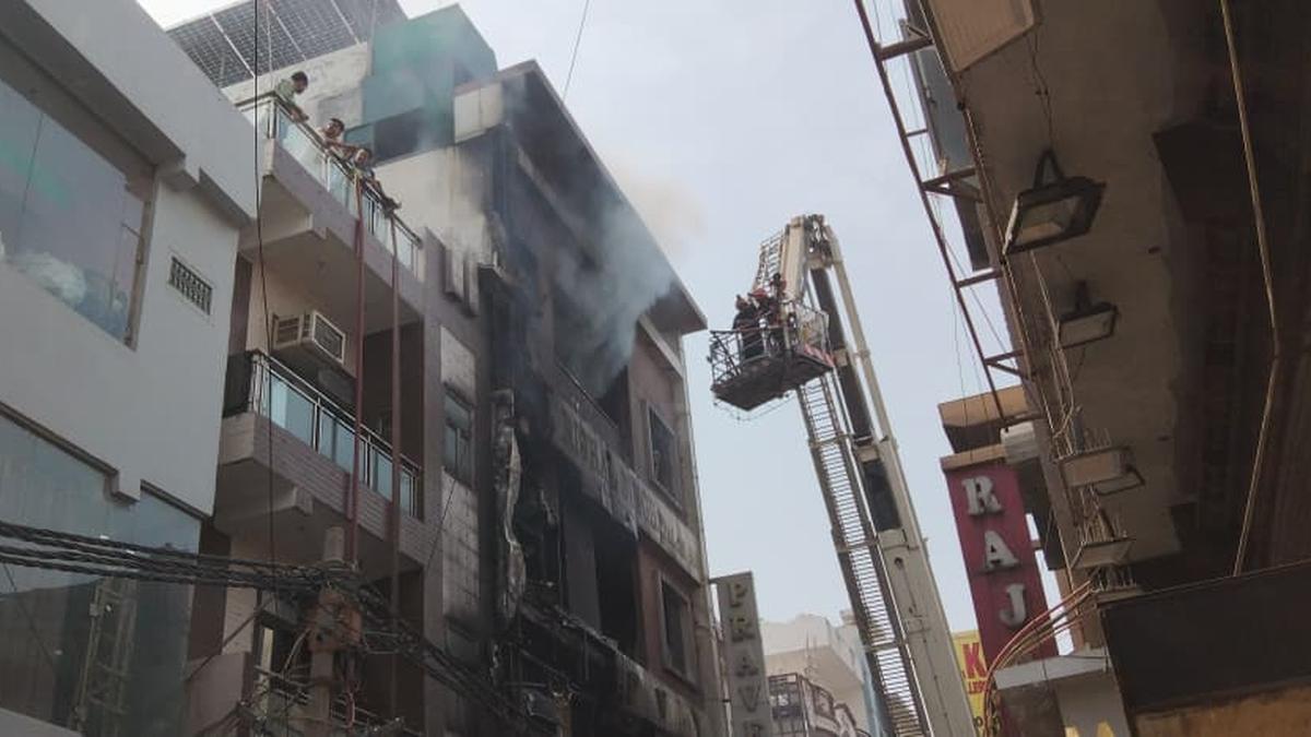 দিল্লির পালামে ভয়াবহ অগ্নিকাণ্ড, মৃত বেড়ে ৯—নাবালিকাদের মৃত্যুতেও শোকস্তব্ধ প্রশাসন!