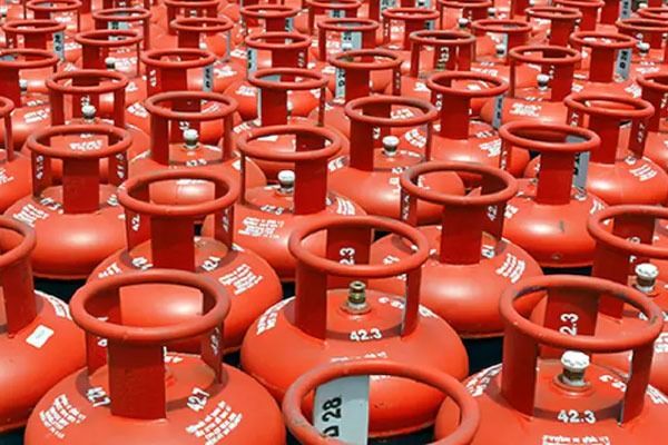 গ্যাস সঙ্কটে নতুন চাপ: এলপিজি বুকিংয়ে ৩৫ দিনের নিয়মে বিপাকে গৃহস্থরা