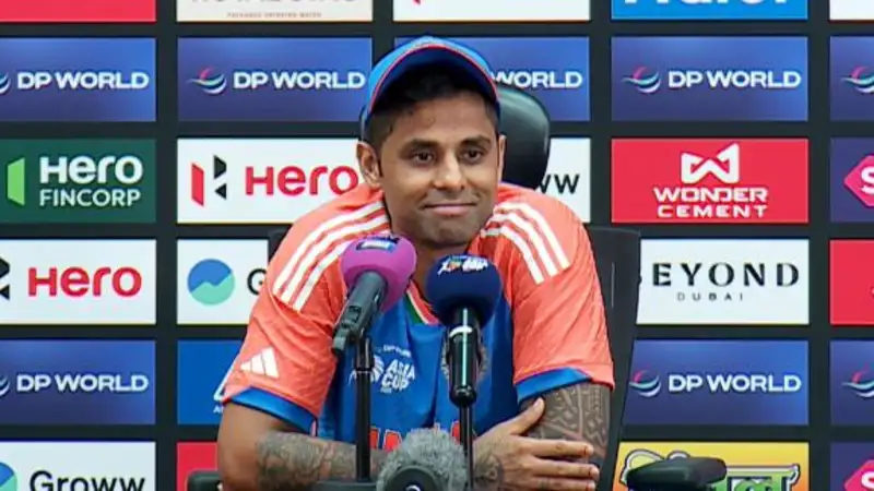 ফাইনালের আগে হাসি-মজায় সূর্য! বরুণের ফর্ম, অফস্পিন, শিশির—সব প্রশ্নেই আত্মবিশ্বাসী ভারত অধিনায়ক