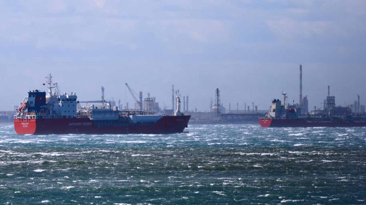 হরমুজ় পেরিয়ে স্বস্তির খবর! ৪৬,৬৫০ টন এলপিজি নিয়ে ভারতে ফিরছে ‘গ্রিন সানভি’, মেঙ্গালুরুতেও শুরু আনলোডিং