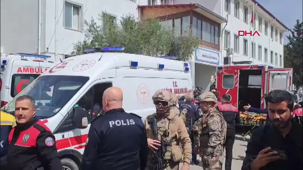 স্কুলে রক্তাক্ত তাণ্ডব! অষ্টম শ্রেণির ছাত্রের গুলিতে প্রাণ গেল ৪ জনের