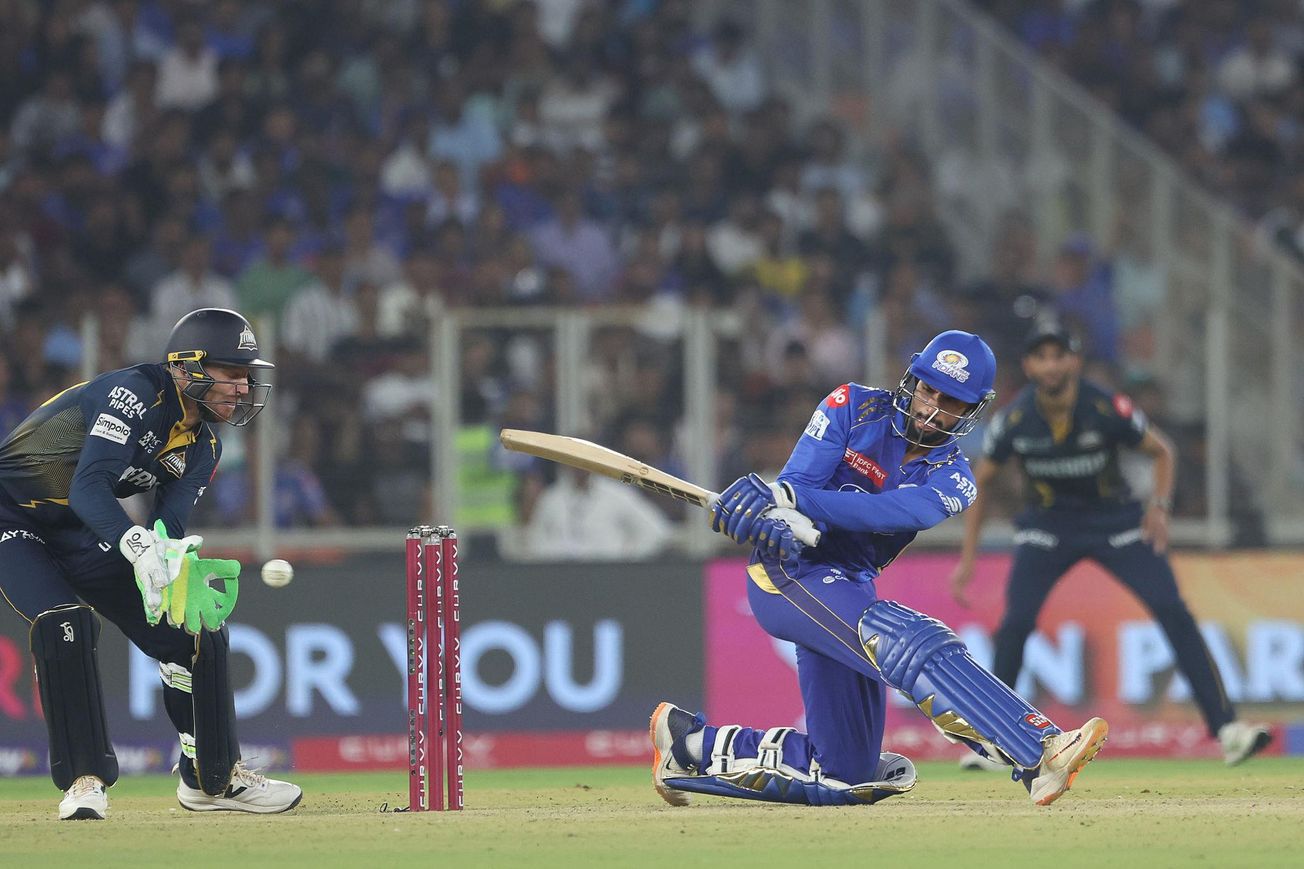 তিলক ঝড়! গুজরাতকে ৯৯ রানে উড়িয়ে আইপিএলে ঘুরে দাঁড়াল মুম্বই