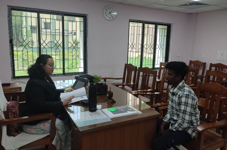 তিন বছরের জট কাটল আইনি পরিষেবা কর্তৃপক্ষের হস্তক্ষেপে, কৃষক বন্ধু প্রকল্পে ২ লক্ষ টাকার সহায়তা পেল নির্মল মান্ডির পরিবার!