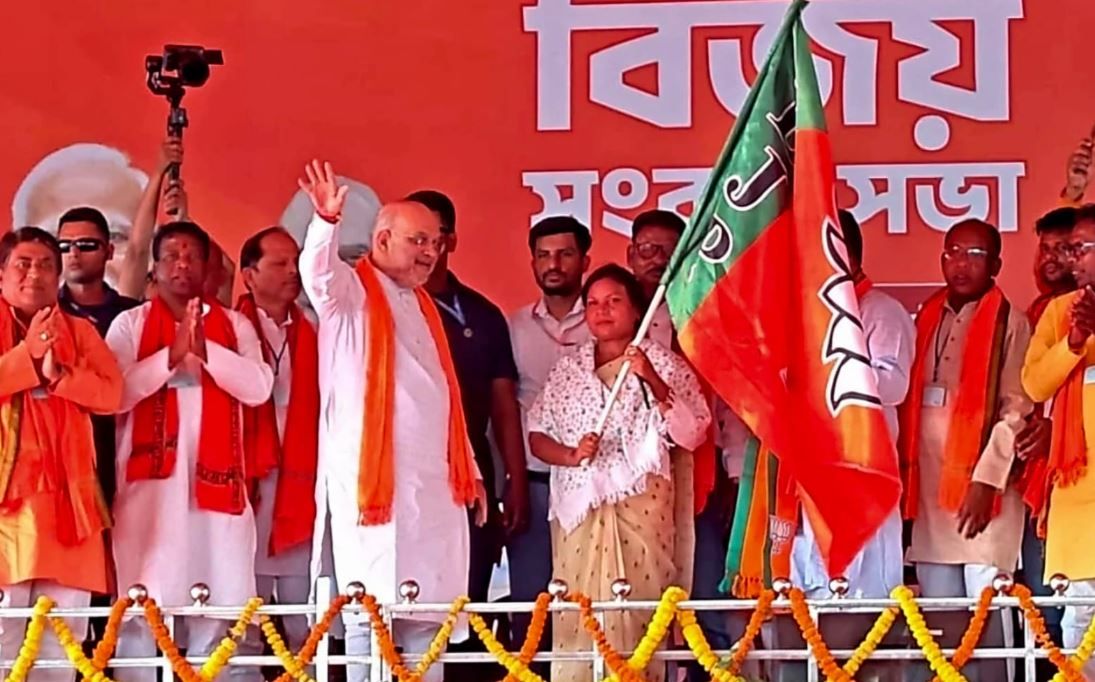 ভোটের মুখে জঙ্গলমহলে বড় ধাক্কা তৃণমূলকে, বিজেপিতে যোগ দিলেন মিনু বাউরি!