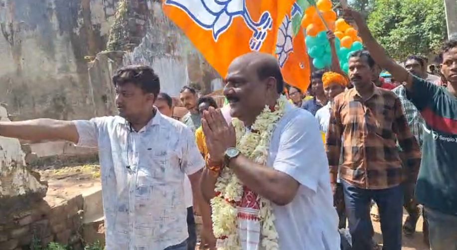 ইতিহাসকে সাক্ষী রেখেই গড়বেতায় ভোটযাত্রা শুরু প্রদীপ লোধার, সূর্য কুমার অগস্তির স্মৃতিরক্ষায় বড় প্রতিশ্রুতি!