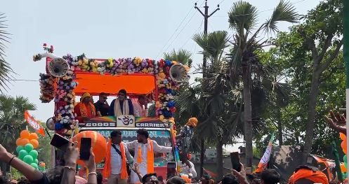 দাঁতনে বিজেপির শক্তি প্রদর্শন, ভদ্র হেমরমের সমর্থনে রোড শোয়ে মাতালেন Mithun Chakraborty!