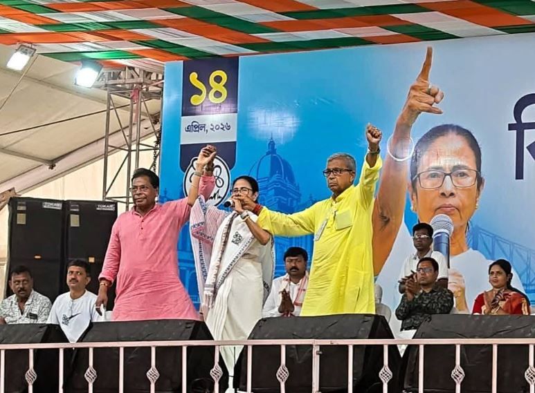 পিংলায় জনসমুদ্রে মমতা, মানস ভূঁইয়া ও অজিত মাইতির সমর্থনে তৃণমূলের শক্তিপ্রদর্শন!