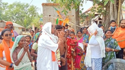 নববর্ষে ঐতিহ্য ও সম্প্রীতির বার্তা, গড়বেতায় জনসংযোগে ব্যস্ত বিজেপি প্রার্থী প্রদীপ লোধা!