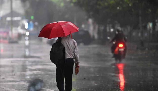 ভ্যাপসা গরমে স্বস্তির খবর, বৃহস্পতিবার-শুক্রবার ঝড়বৃষ্টির সম্ভাবনা রাজ্যজুড়ে!