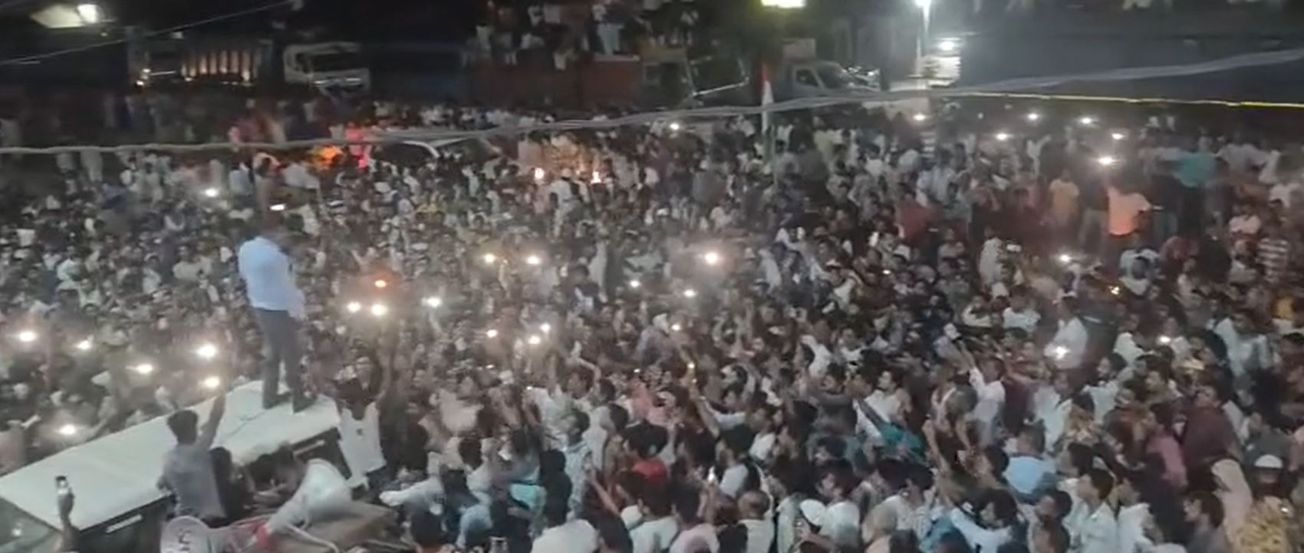 ভোটার তালিকা থেকে নাম বাদ, উত্তপ্ত কালিয়াচকের মোথাবাড়ি–সুজাপুর! বিচারকদের ঘিরে বিক্ষোভ, কেন্দ্রীয় বাহিনীর তৎপরতায় উদ্ধার ৭ জন!