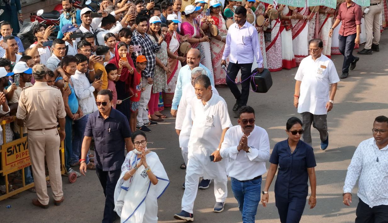 দুর্গাপুরে মমতার পদযাত্রায় জনসমুদ্র, কবি দত্তের সমর্থনে শক্তিপ্রদর্শন তৃণমূলের!
