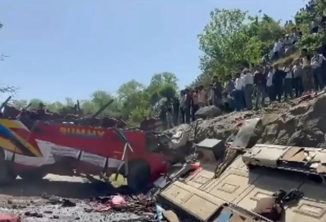 জম্মু-কাশ্মীরে ভয়াবহ বাস দুর্ঘটনা! খাদে পড়ে মৃত্যু অন্তত ১৫, বহু আহত!