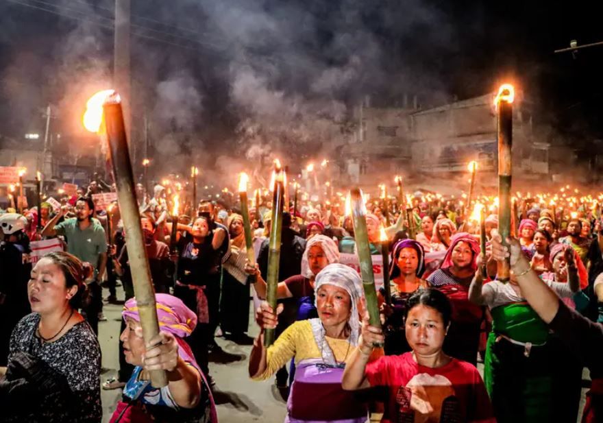 মণিপুরে ফের রক্তঝরা দিন: ইম্ফল উপত্যকায় জ্বলছে ক্ষোভ