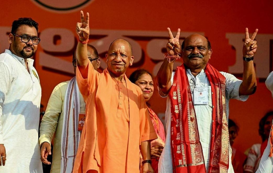 গড়বেতায় যোগীর ঝাঁঝালো আক্রমণ: ‘খেলা শেষ, উন্নয়ন শুরু’—মঞ্চ কাঁপাল বিজেপির সভা!