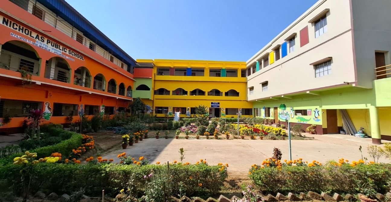 গড়বেতায় সাফল্যের জোয়ার! সেন্ট নিকোলাস স্কুলে সিবিএসই দশমে ৯৮%+ নম্বরে তিন কৃতীর নজির!