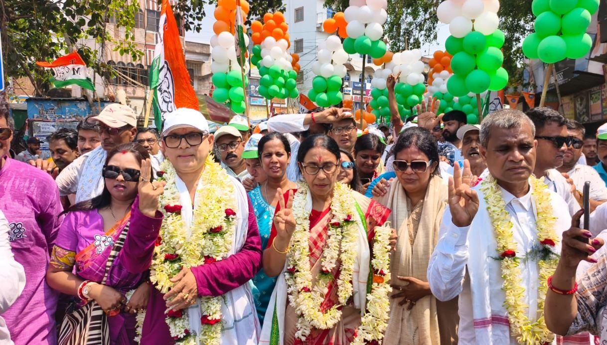 মেদিনীপুরে শক্তি প্রদর্শন তৃণমূলের, বিশাল শোভাযাত্রায় তিন কেন্দ্রের প্রার্থীদের মনোনয়ন জমা!