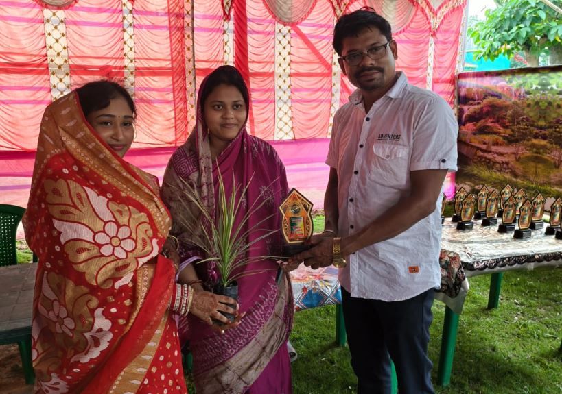 বিয়ের মণ্ডপেই মানবিকতার জয়—রক্তদান শিবিরে গড়ল অনন্য নজির!