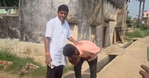 বাঁকুড়ার তালডাংরায় ভোটের সকালে নজিরবিহীন সৌজন্য! বিজেপি প্রার্থীর প্রণাম তৃণমূল প্রার্থীকে ঘিরে চর্চা!