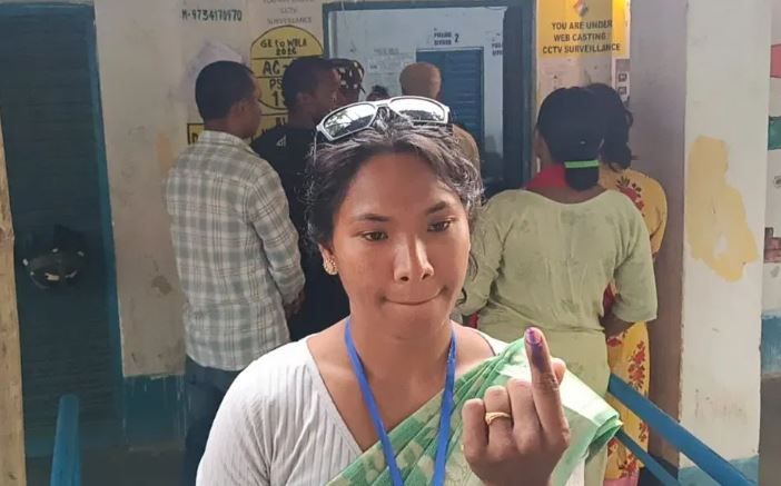 ‘যাকে খুশি ভোট দিন’—প্রার্থী হয়েও বিরল বার্তা স্বপ্না বর্মনের, নজির গড়ল স্পোর্টসম্যান স্পিরিট!