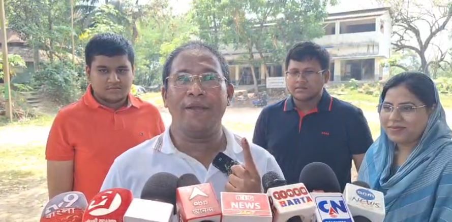 ঘাটালে পরিযায়ী শ্রমিকদের ‘পরিবর্তনের ডাক’, সরব সংগঠনের নেতা এস.এস.আলম!