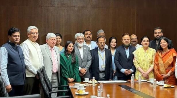 ভোটের আবহে ডোভালের ‘গোপন বৈঠক’! ১৪ মুসলিম প্রভাবশালীর সঙ্গে আলোচনা ঘিরে জল্পনা তুঙ্গে!