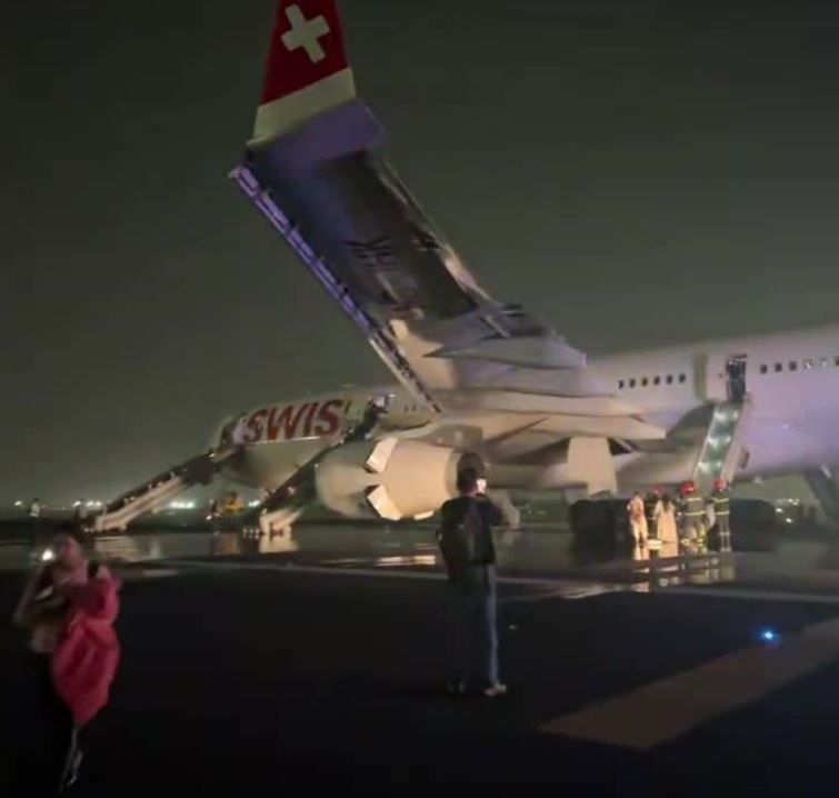 উড়ানের মাঝেই আতঙ্ক! সুইস ফ্লাইটের ইঞ্জিনে আগুন, দিল্লিতে টেকঅফ বাতিল—আহত ৬ যাত্রী!