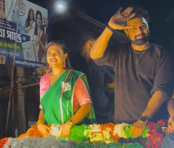 মানিকতলায় জোর লড়াই, শ্রেয়া পাণ্ডের সমর্থনে রাস্তায় দেব—তাপস রায়ের সঙ্গে টক্কর জমে উঠছে!