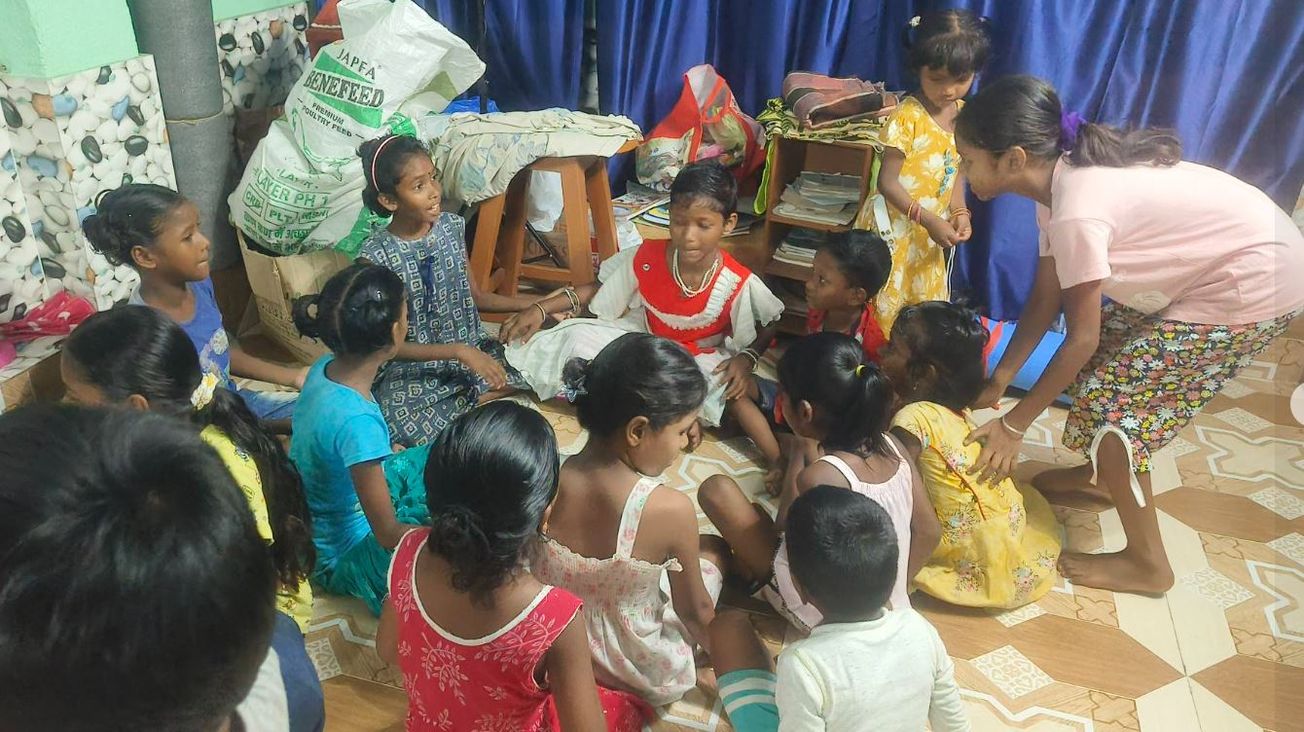 গরমের বিকেলে মিষ্টি আনন্দ—ক্ষুদেদের মুখে হাসি ফুটাল ইচ্ছেডানা!