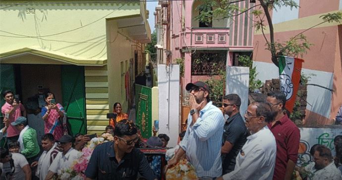 আসানসোলে তৃণমূলের শক্তি প্রদর্শন, মনোনয়ন ঘিরে মলয়-অভিজিৎ শিবিরে উচ্ছ্বাস; রোড শোয়ে তারকা চমক দেব!