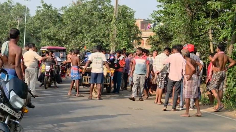 চন্দ্রকোনায় ভয়াবহ সড়ক দুর্ঘটনা: গাছে ধাক্কা মেরে প্রাণ গেল দুই বাইক আরোহীর!