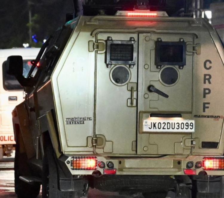 দ্বিতীয় দফার ভোটের আগে কড়া নিরাপত্তা: কলকাতায় ‘বিস্ট’ সাঁজোয়া গাড়ি নিয়ে টহল, মোতায়েন রেকর্ড কেন্দ্রীয় বাহিনী!