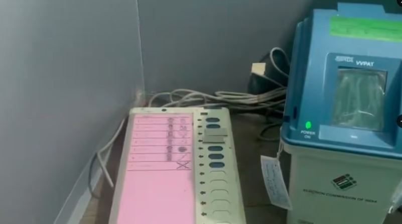 ফলতায় ইভিএমে ‘টেপ কাণ্ড’! বিজেপির গুরুতর অভিযোগ, পুনর্নির্বাচনের দাবি জোরালো!