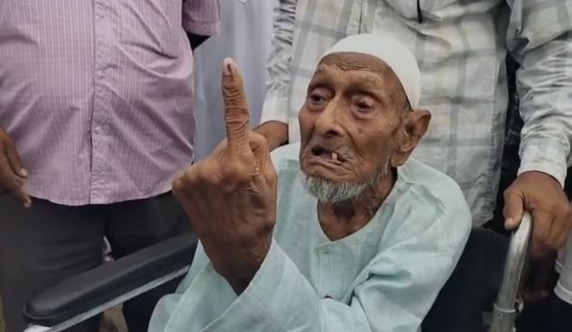 পূর্ব বর্ধমানের জামালপুরের প্রবীণ ভোটারের বয়স এখন ১০৪ বছর!
