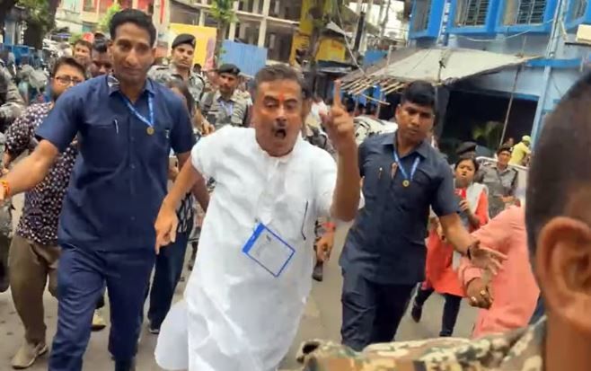 ভবানীপুরে ভোটে উত্তেজনা: শুভেন্দুকে ঘিরে স্লোগান, সংঘাতে লাঠিচার্জ ও কেন্দ্রীয় বাহিনী মোতায়েন!
