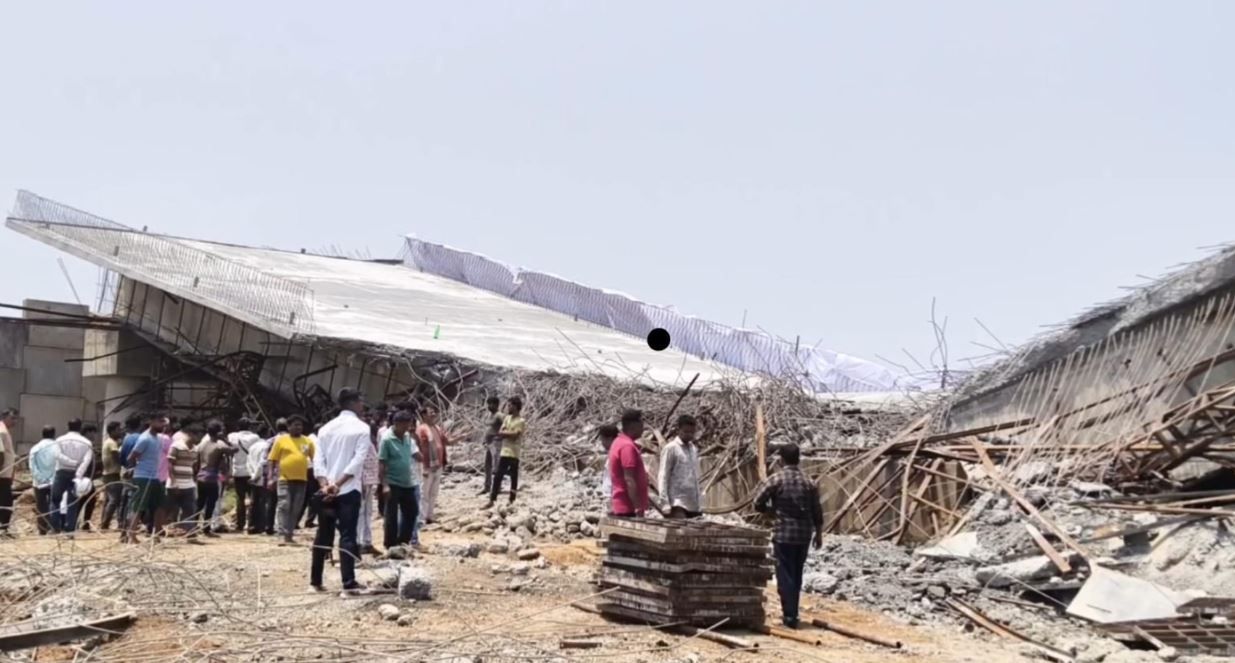 ঝাড়গ্রামের গুপ্তমণিতে মাঝরাতে ভেঙে পড়ল নির্মীয়মাণ সেতু! ‘হাতির তত্ত্ব’ খারিজ, নিম্নমানের কাজের অভিযোগে তীব্র বিতর্ক!