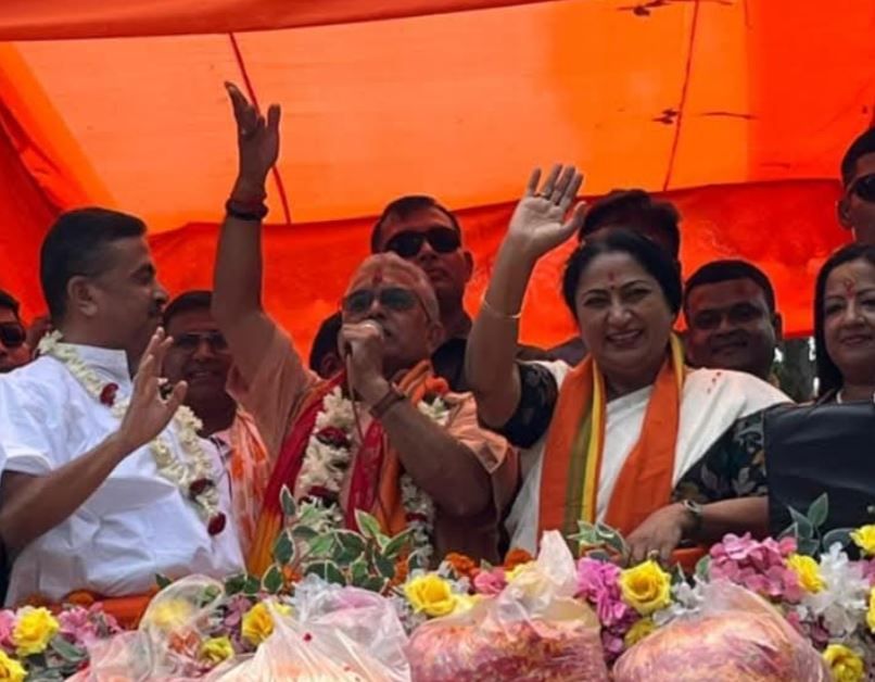 খড়গপুরে দিলীপের শক্তিপ্রদর্শন, মনোনয়ন মিছিলে শুভেন্দু-রেখা গুপ্তা; গেরুয়া রঙে মোড়া গোলবাজার!