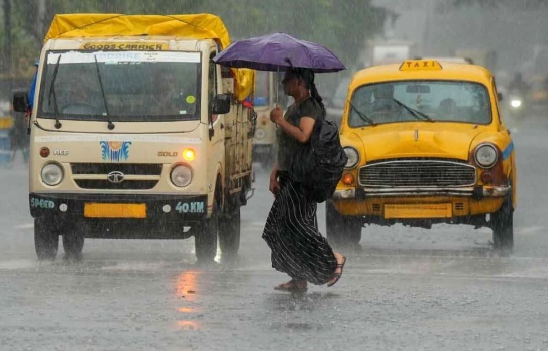 ভ্যাপসা গরমে স্বস্তির বার্তা! নিম্নচাপের জেরে রবিবার থেকে দক্ষিণবঙ্গে ঝড়-বৃষ্টি, শিলাবৃষ্টির আশঙ্কা